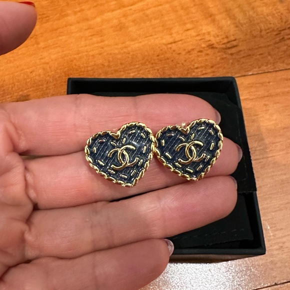 CHANEL blue/gold Enamel & Metal Heart Earrings 💙 - Picture 3 of 6